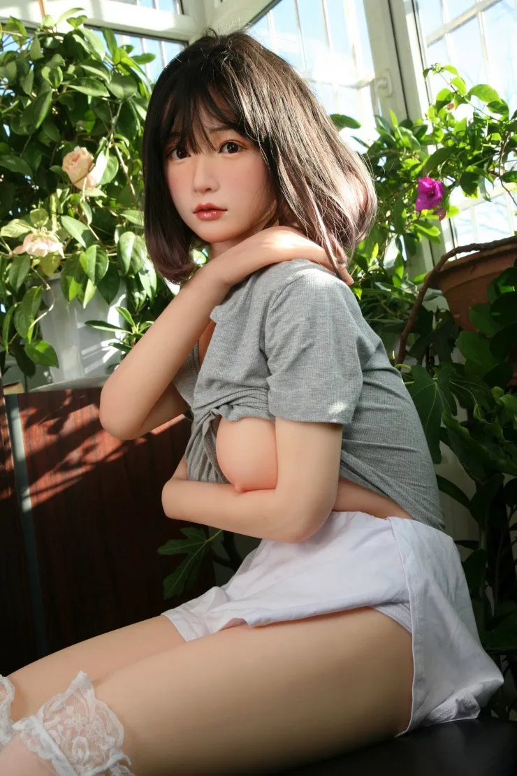 汗が流れているセクシーな美女 日花里 156㎝ 巨乳 シリコンヘッド＋TPEボディのリアルラブドール 足取り外し可能 収納簡単